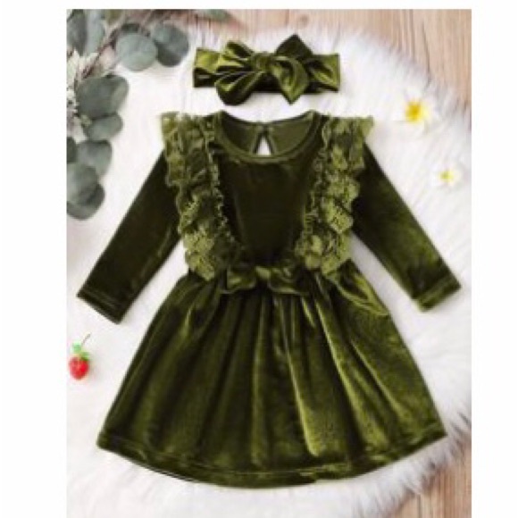 Vintage Looking 12-18month Dresses, Both Gold & Purple ones are velvet material - Picture 9 of 11